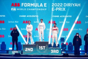 RIYADH STREET CIRCUIT, SAUDI ARABIA - JANUARY 28: Nyck de Vries (NLD), Mercedes Benz EQ, EQ Silver Arrow 02 , 1st position during the Diriyah ePrix I at Riyadh Street Circuit on Friday January 28, 2022 in Riyadh, Saudi Arabia. (Photo by Sam Bagnall / LAT Images)