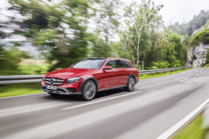 Mercedes-Benz E-Klasse All-Terrain; Outdoor; 2016; Exterieur: designo hyazinthrot metallic;Kraftstoffverbrauch kombiniert: 5,1 l/100 km; CO2-Emissionen kombiniert: 137 g/km* Mercedes-Benz E-Class All-Terrain; outdoor; 2016; exterior: designo hyacinth red metallic;Fuel consumption combined: 5.1 l/100 km; Combined CO2 emissions: 137 g/km*