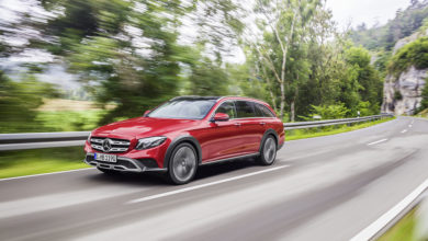 Mercedes-Benz E-Klasse All-Terrain; Outdoor; 2016; Exterieur: designo hyazinthrot metallic;Kraftstoffverbrauch kombiniert: 5,1 l/100 km; CO2-Emissionen kombiniert: 137 g/km* Mercedes-Benz E-Class All-Terrain; outdoor; 2016; exterior: designo hyacinth red metallic;Fuel consumption combined: 5.1 l/100 km; Combined CO2 emissions: 137 g/km*