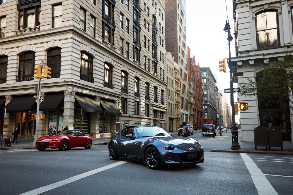 2 2022-Mazda-MX-5-Miata_03