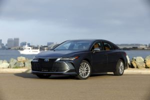 2022_Toyota_Avalon_Hybrid_Limited_02-scaled-1-1500x1000