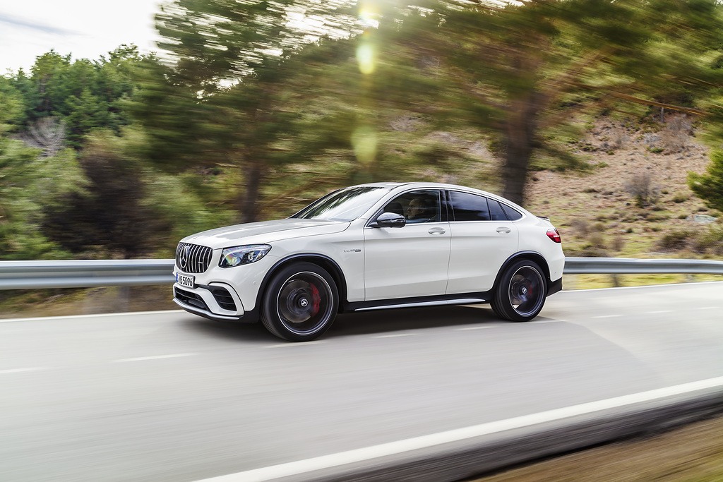 Mercedes-AMG GLC 63 S 4MATIC+ Coupé, designo diamantweiß bright ;Kraftstoffverbrauch kombiniert: 10,7 l/100 km; CO2-Emissionen kombiniert: 244 g/km* Mercedes-AMG GLC 63 S 4MATIC+ Coupé, designo diamond white bright ;Fuel consumption combined: 10.7 l/100 km; combined CO2 emissions: 244 g/km*
