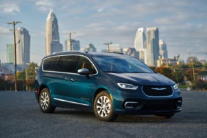 2022 Chrysler Pacifica Pinnacle Hybrid, shown in Fathom Blue