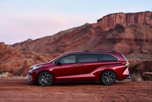 2022_Toyota_Sienna_XSE_Ruby-Flare-Pearl_003-1500x1014