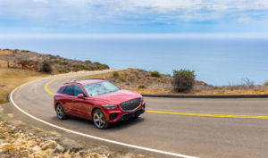 2901-GENESISGV70NAMEDHISPANICMOTORPRESSLUXURYVEHICLEOF2022