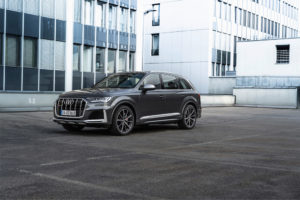 3 Audi SQ7