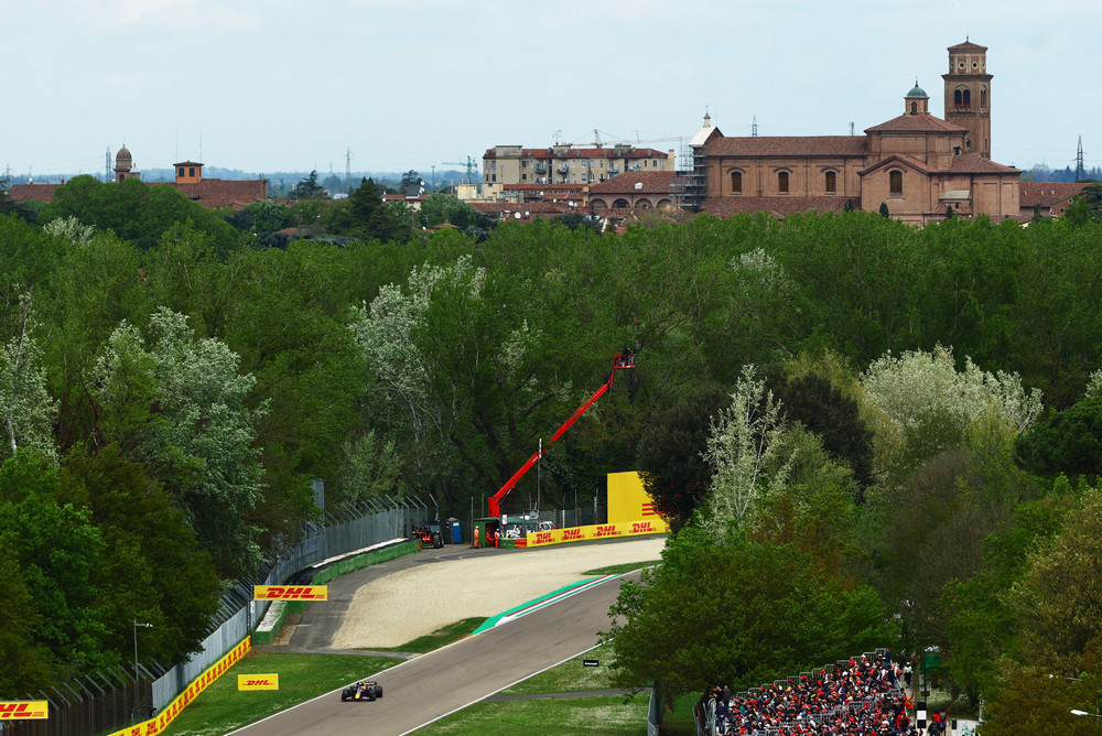 IMOLA, ITALY - APRIL 23: Sergio Perez of Mexico driving the (11) Oracle Red Bull Racing RB18 on track during practice ahead of the F1 Grand Prix of Emilia Romagna at Autodromo Enzo e Dino Ferrari on April 23, 2022 in Imola, Italy. (Photo by Mark Thompson/Getty Images) // Getty Images / Red Bull Content Pool // SI202204230249 // Usage for editorial use only //