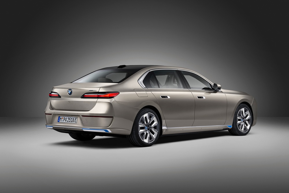 11 BMW i7 (3)
