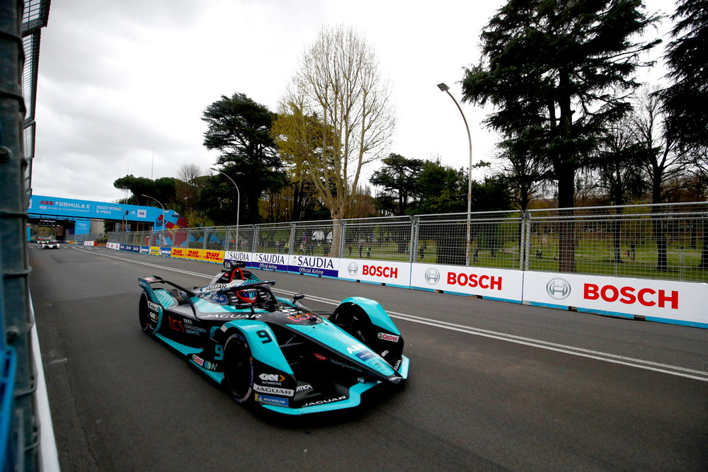 CIRCUITO CITTADINO DELL'EUR, ITALY - APRIL 09: Mitch Evans (NZL), Jaguar TCS Racing, Jaguar I-TYPE 5 Winner , 1st position during the Rome ePrix I at Circuito Cittadino dell'EUR on Saturday April 09, 2022 in Rome, Italy. (Photo by Sam Bloxham / LAT Images)