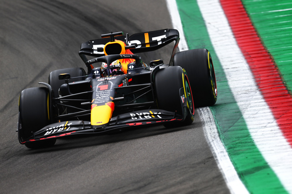 IMOLA, ITALY - APRIL 23: Max Verstappen of the Netherlands driving the (1) Oracle Red Bull Racing RB18 on track during practice ahead of the F1 Grand Prix of Emilia Romagna at Autodromo Enzo e Dino Ferrari on April 23, 2022 in Imola, Italy. (Photo by Clive Mason/Getty Images) // Getty Images / Red Bull Content Pool // SI202204230266 // Usage for editorial use only //