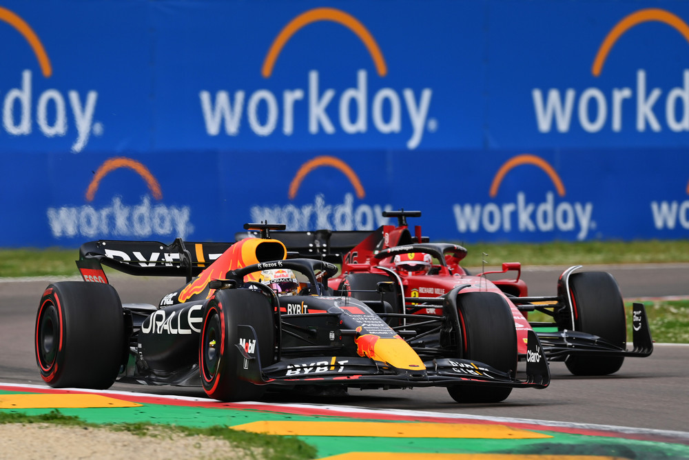 IMOLA, ITALY - APRIL 23: Max Verstappen of the Netherlands driving the (1) Oracle Red Bull Racing RB18 overtakes Charles Leclerc of Monaco driving (16) the Ferrari F1-75 for the lead during Sprint ahead of the F1 Grand Prix of Emilia Romagna at Autodromo Enzo e Dino Ferrari on April 23, 2022 in Imola, Italy. (Photo by Dan Mullan/Getty Images) // Getty Images / Red Bull Content Pool // SI202204230363 // Usage for editorial use only //