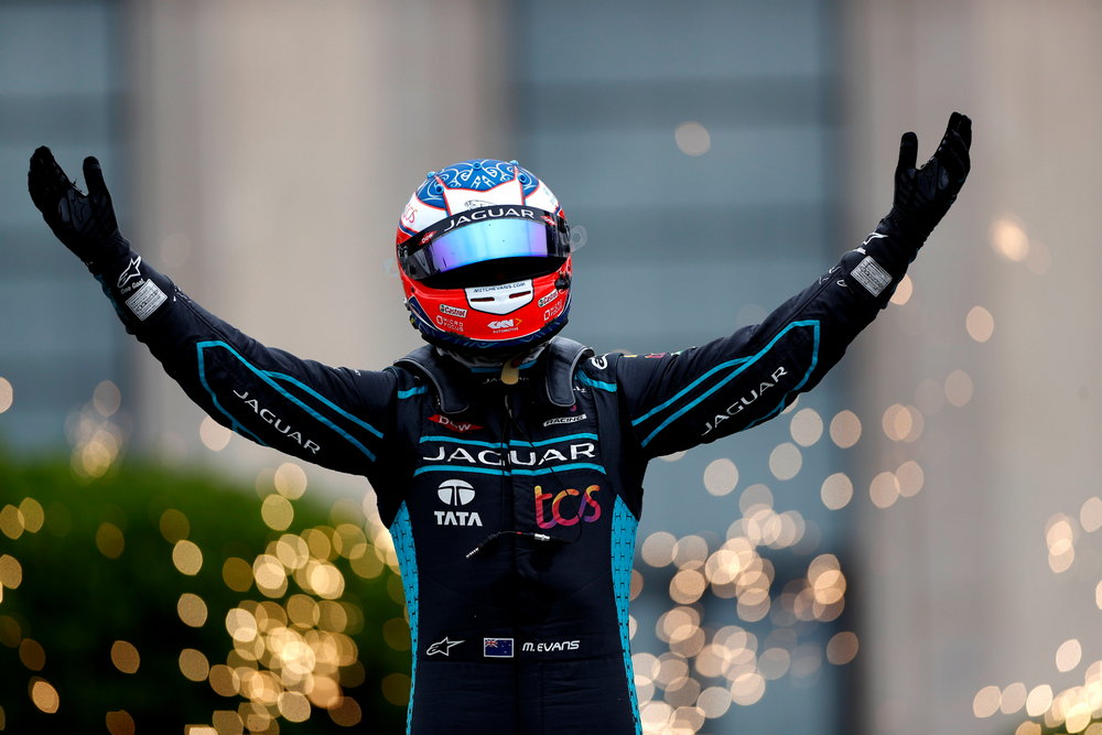 CIRCUITO CITTADINO DELL'EUR, ITALY - APRIL 09: Mitch Evans (NZL), Jaguar TCS Racing, Jaguar I-TYPE 5 , 1st position during the Rome ePrix I at Circuito Cittadino dell'EUR on Saturday April 09, 2022 in Rome, Italy. (Photo by LAT Images)