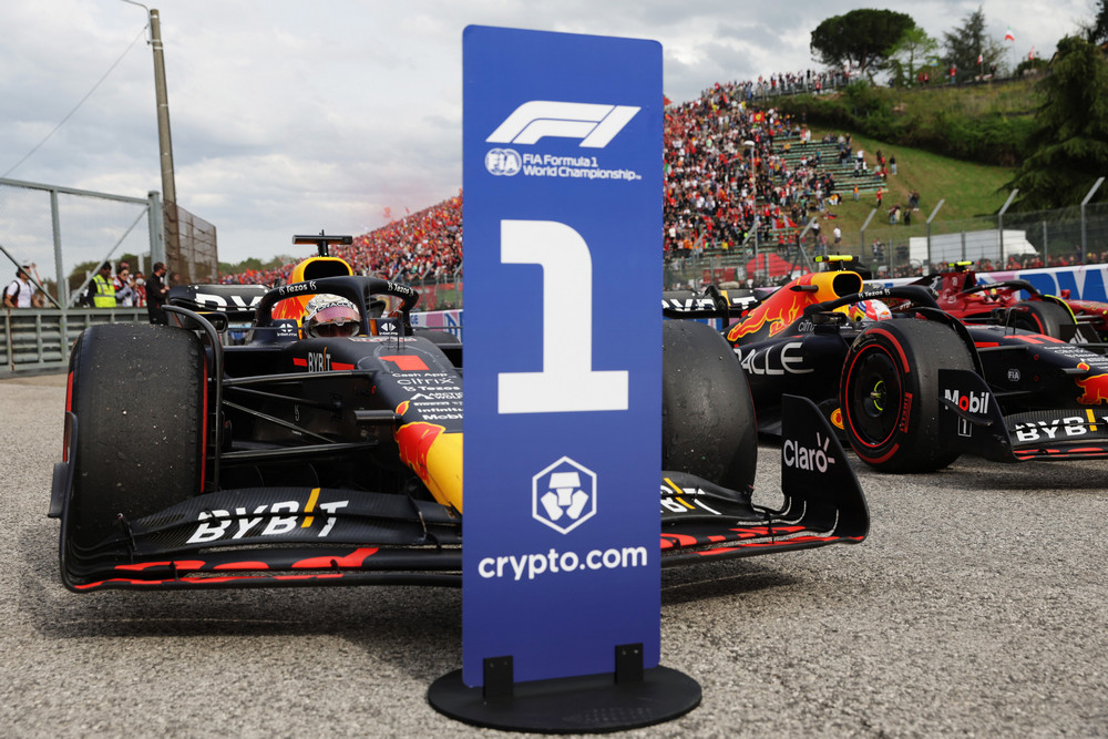 IMOLA, ITALY - APRIL 23: Sprint winner Max Verstappen of the Netherlands driving the (1) Oracle Red Bull Racing RB18 stops in parc ferme during Sprint ahead of the F1 Grand Prix of Emilia Romagna at Autodromo Enzo e Dino Ferrari on April 23, 2022 in Imola, Italy. (Photo by Mark Thompson/Getty Images) // Getty Images / Red Bull Content Pool // SI202204230386 // Usage for editorial use only //
