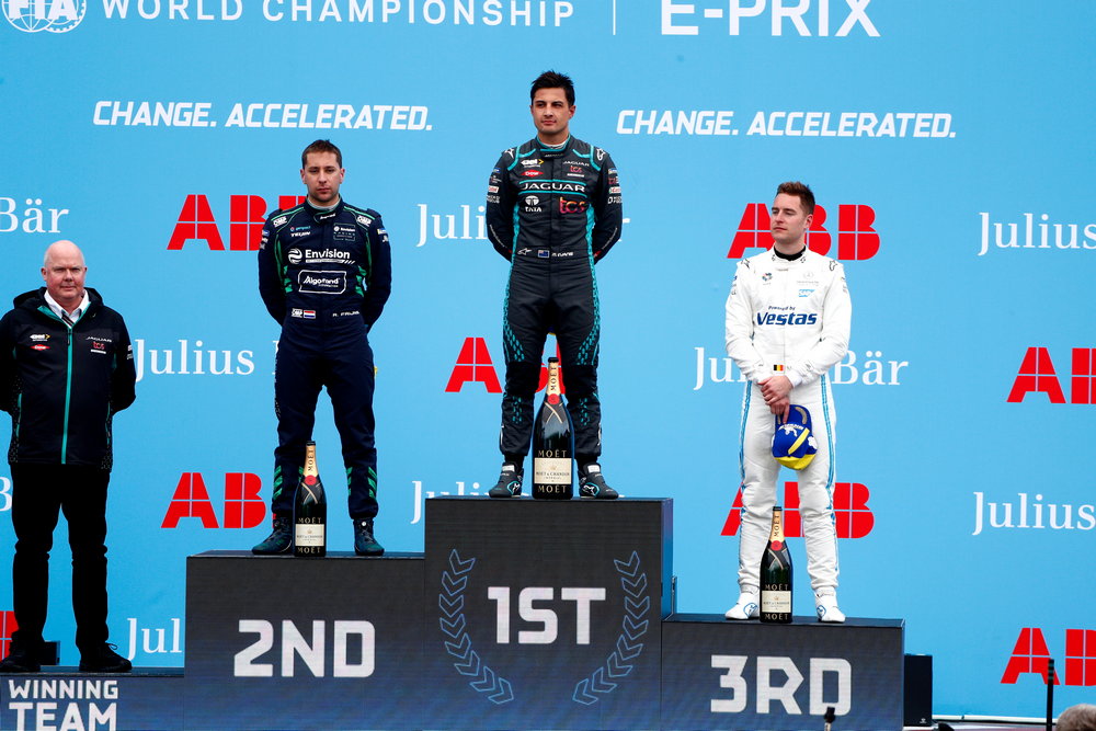 CIRCUITO CITTADINO DELL'EUR, ITALY - APRIL 09: Mitch Evans (NZL), Jaguar TCS Racing, Jaguar I-TYPE 5 , 1st position, Robin Frijns (NLD), Envision Racing, Audi e-tron FE07 , 2nd position, Stoffel Vandoorne (BEL), Mercedes Benz EQ, EQ Silver Arrow 02 , 3rd position during the Rome ePrix I at Circuito Cittadino dell'EUR on Saturday April 09, 2022 in Rome, Italy. (Photo by Sam Bloxham / LAT Images)