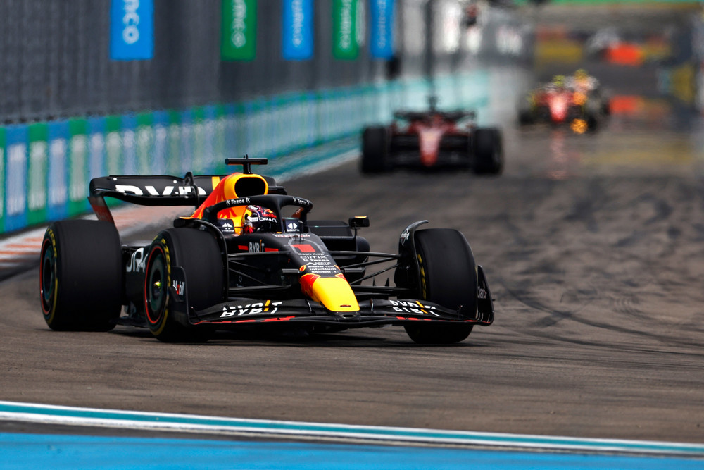 MIAMI, FLORIDA - MAY 08: Max Verstappen of the Netherlands driving the (1) Oracle Red Bull Racing RB18 on track during the F1 Grand Prix of Miami at the Miami International Autodrome on May 08, 2022 in Miami, Florida. (Photo by Chris Graythen/Getty Images) // Getty Images / Red Bull Content Pool // SI202205090094 // Usage for editorial use only //