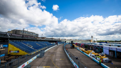 BERLIN TEMPELHOF AIRPORT, GERMANY - MAY 12: general view of the Templehof circuit Berlin DHL freight being unloaded in pit lane during the Berlin ePrix I at Berlin Tempelhof Airport on Thursday May 12, 2022 in Berlin, Germany. (Photo by Sam Bloxham / LAT Images)