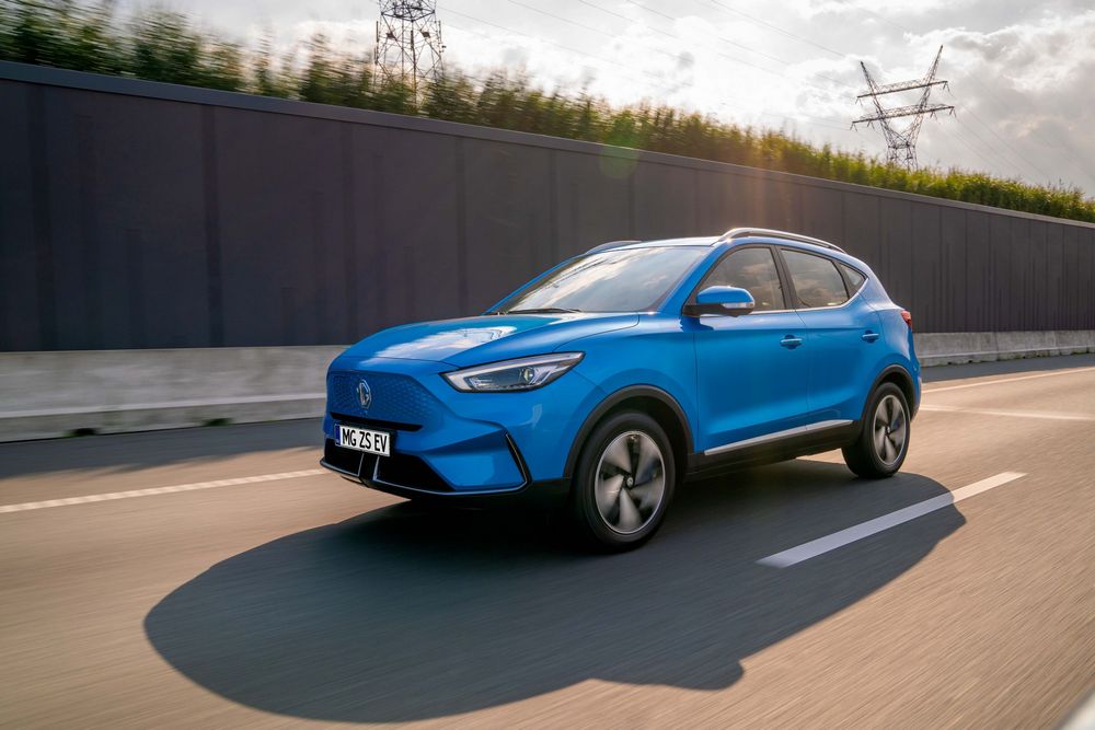 3 MG-ZS-EV-dynamic-driving-03