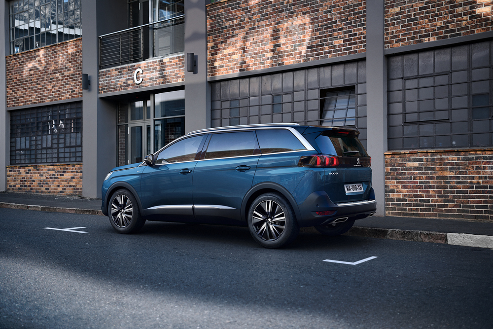 3 PEUGEOT_5008_2009RC_004