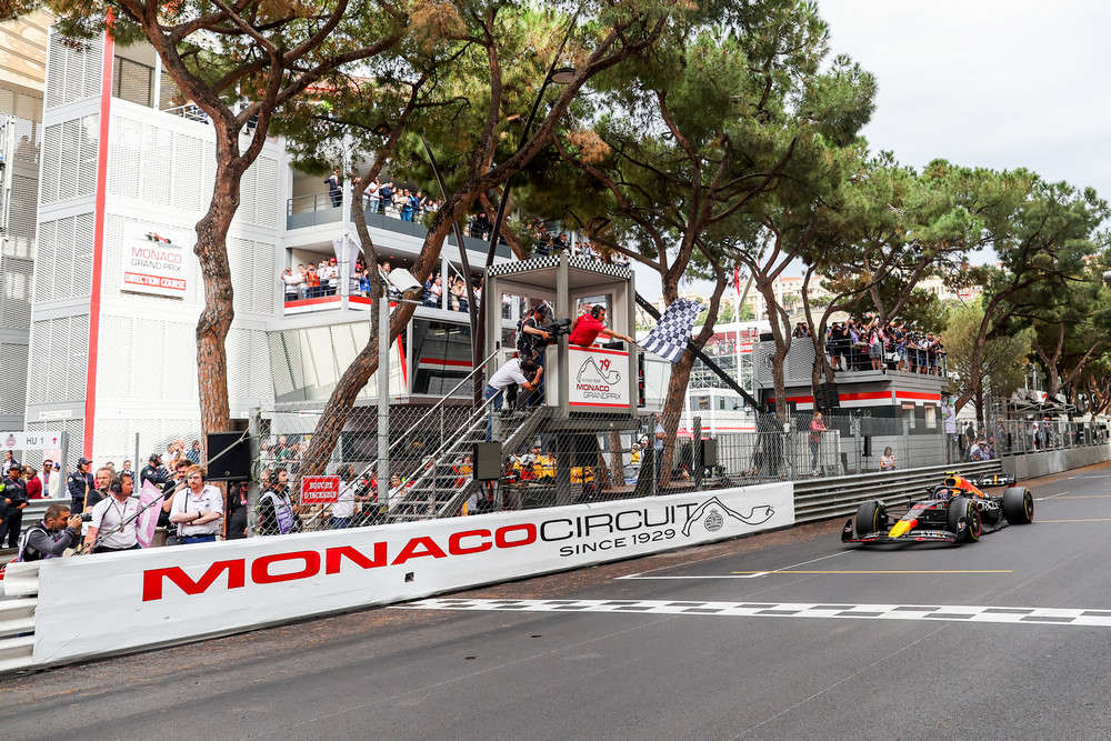 MONTE-CARLO, MONACO - MAY 29: Sergio Perez of Mexico and Red Bull Racing takes the chequered flag during the F1 Grand Prix of Monaco at Circuit de Monaco on May 29, 2022 in Monte-Carlo, Monaco. (Photo by Peter Fox/Getty Images) // Getty Images / Red Bull Content Pool // SI202205290565 // Usage for editorial use only //