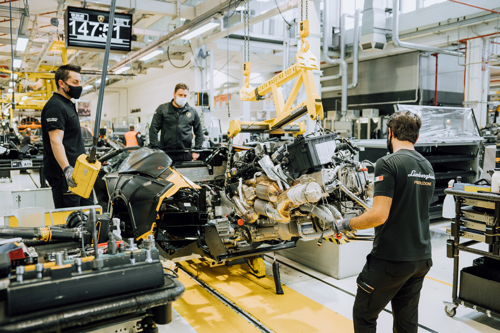 2 Automobili Lamborghini_Assembly Line Aventador