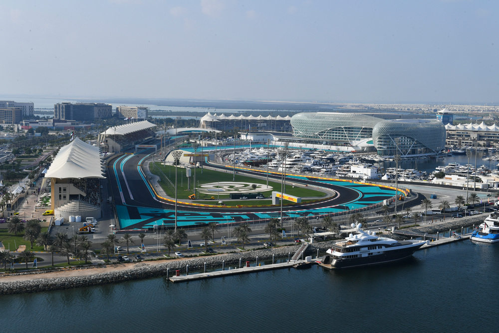 YAS MARINA CIRCUIT, UNITED ARAB EMIRATES - DECEMBER 11: Aerial during the Abu Dhabi GP at Yas Marina Circuit on Saturday December 11, 2021 in Abu Dhabi, United Arab Emirates. (Photo by Mark Sutton / Motorsport Images Photographer)