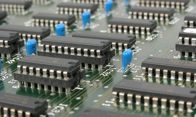 mother-board-581597_640-640x382
