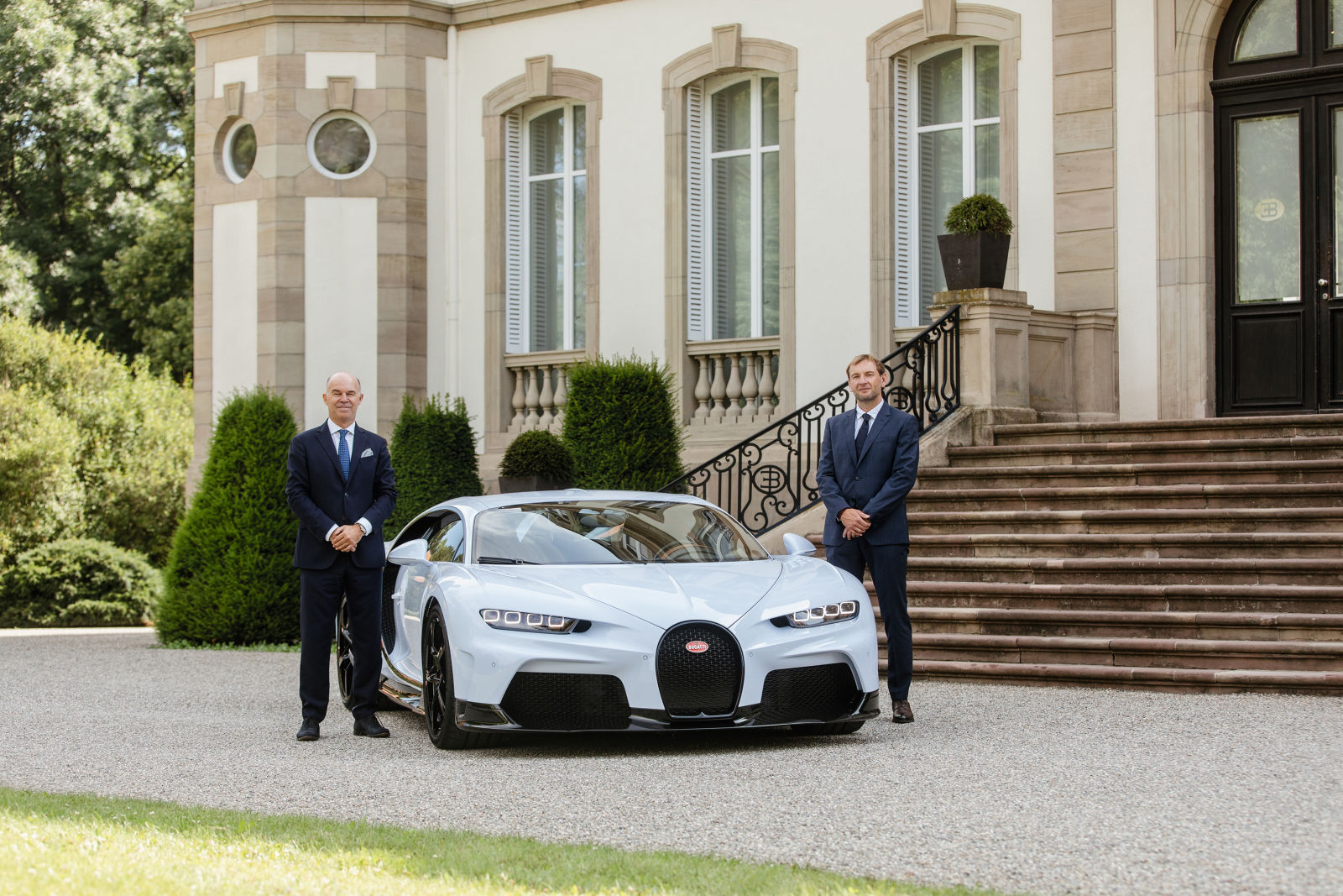 01 BUGATTI_Poland-Dealership