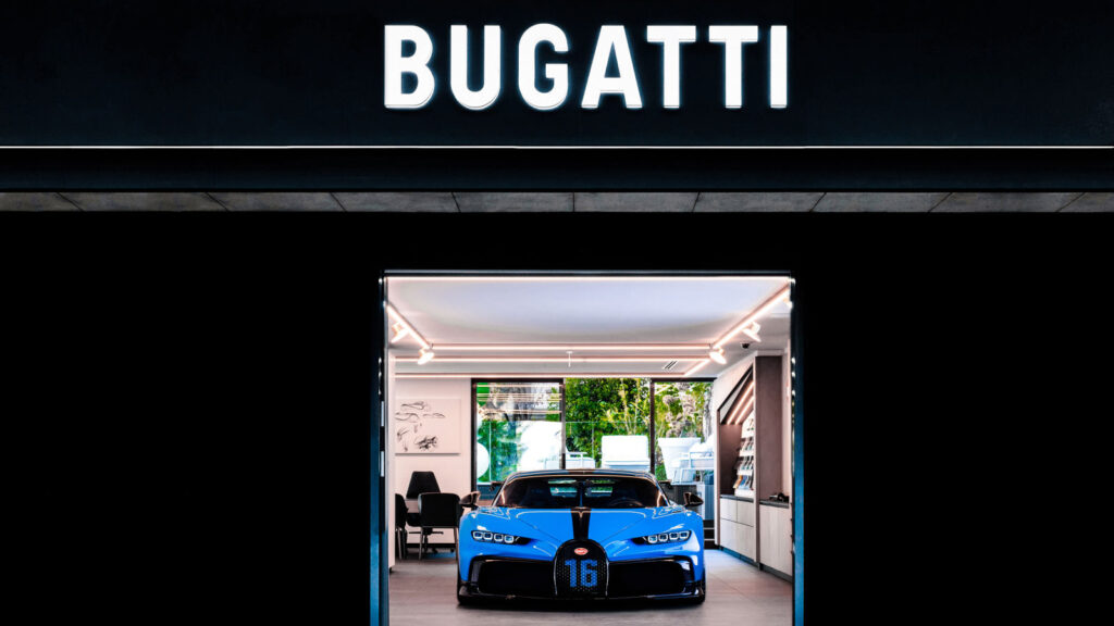 07 BUGATTI_Rebranding_Showroom
