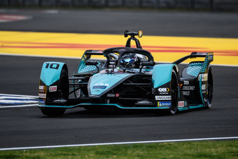 AUTODROMO HERMANOS RODRIGUEZ, MEXICO - FEBRUARY 12: Sam Bird (GBR), Jaguar TCS Racing, Jaguar I-TYPE 5 during the Mexico City ePrix at Autodromo Hermanos Rodriguez on Saturday February 12, 2022 in Mexico City, Mexico. (Photo by Simon Galloway / LAT Images)