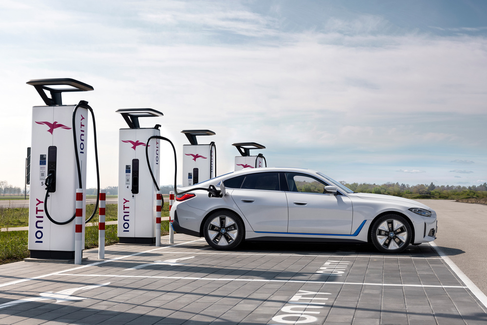 6 _the-bmw-i4-edrive40-