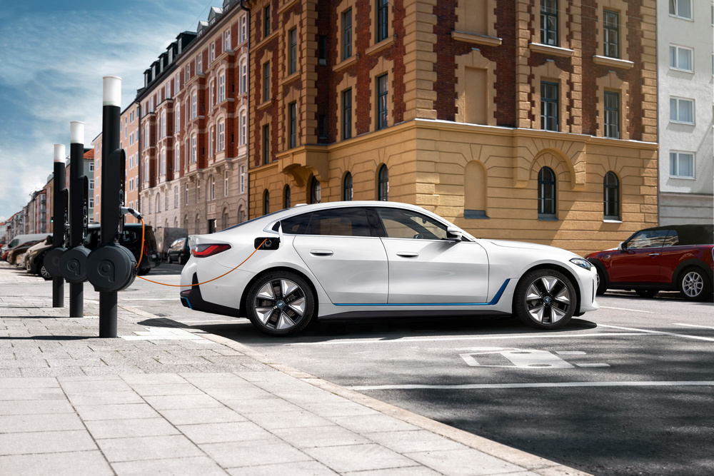 8 _the-bmw-i4-edrive40-