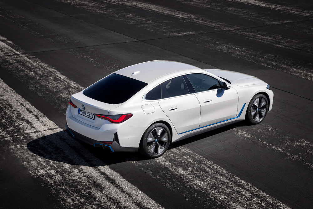 9 _the-bmw-i4-edrive40-