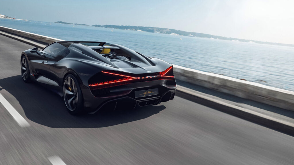 04 BUGATTI_Roadster_launch-set_dynamic
