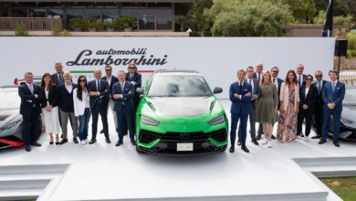2 - Lamborghini team with the Urus Performante
