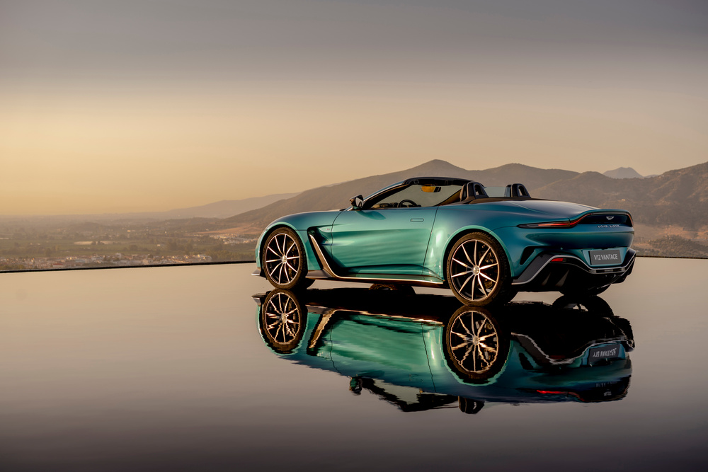 3 V12 Vantage Roadster_03