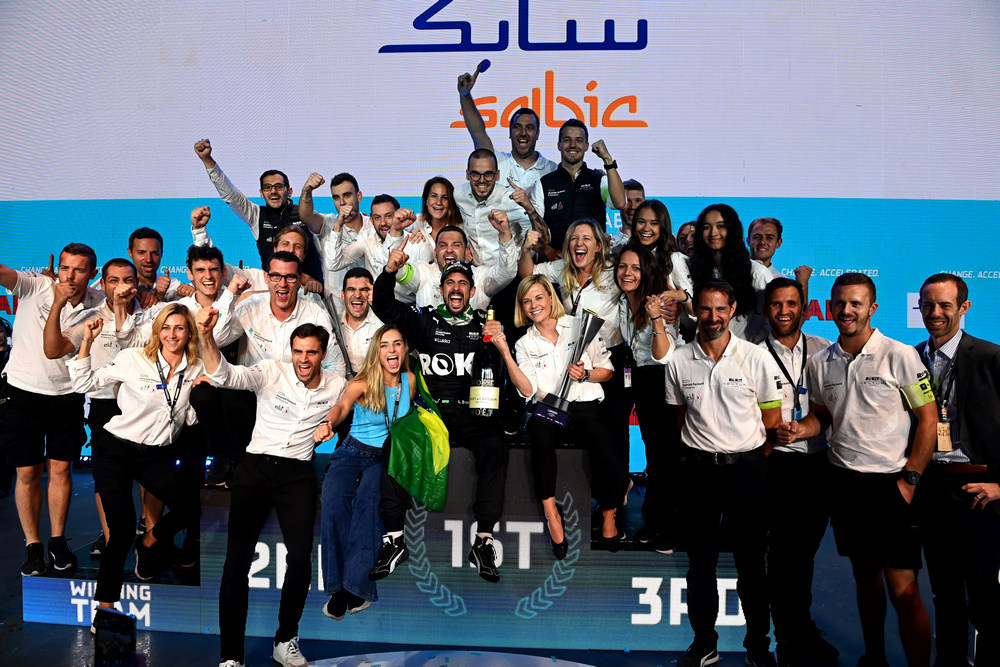 Lucas Di Grassi (BRA), ROKiT Venturi Racing celebrates winning with his team.