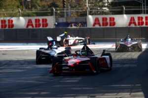 Sacha Fenestraz, Nissan Formula E Team, Nissan e-4ORCE 04 Mitch Evans, Jaguar TCS Racing, Jaguar I-TYPE 6 Lucas di Grassi, Mahindra Racing, Mahindra M9Electro Sam Bird, Jaguar TCS Racing, Jaguar I-TYPE 6 Jaguars clash