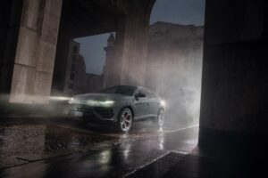 1 Lamborghini Uras S