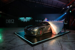 2 ASTON MARTIN DB12_Dubai Launch_2
أستون مارتن تطلق سيارة دي بي 12 السياحية الفائقة في الشرق الأوسط
محرك بثماني أسطوانات وتسارع إلى 60 ميل بالساعة خلال 3.5 ثانية