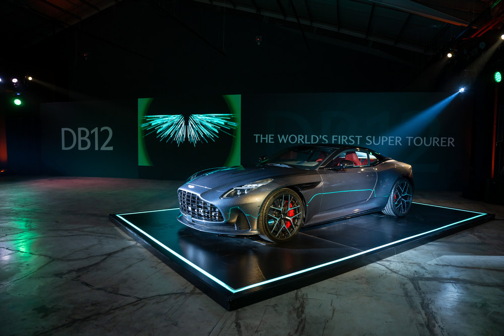 2 ASTON MARTIN DB12_Dubai Launch_2 أستون مارتن تطلق سيارة دي بي 12 السياحية الفائقة في الشرق الأوسط محرك بثماني أسطوانات وتسارع إلى 60 ميل بالساعة خلال 3.5 ثانية
