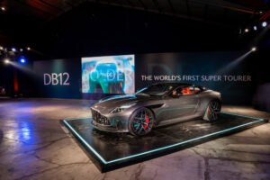 2 ASTON MARTIN DB12_Dubai Launch_2
أستون مارتن تطلق سيارة دي بي 12 السياحية الفائقة في الشرق الأوسط
محرك بثماني أسطوانات وتسارع إلى 60 ميل بالساعة خلال 3.5 ثانية