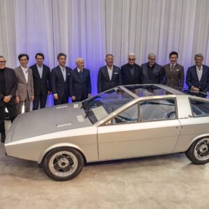 مهندسو ومصممو هيونداي السابقين والحاليين ذكرى إعادة إحياء سيارة المفهوم بوني كوبيه