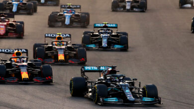 YAS MARINA CIRCUIT, UNITED ARAB EMIRATES - DECEMBER 12: Sir Lewis Hamilton, Mercedes W12, leads Max Verstappen, Red Bull Racing RB16B, Sergio Perez, Red Bull Racing RB16B, and the rest of the field at the start during the Abu Dhabi GP at Yas Marina Circuit on Sunday December 12, 2021 in Abu Dhabi, United Arab Emirates. (Photo by Zak Mauger / Motorsport Images Photographer)