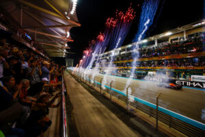 6 Verstappen crosses finish line at #AbuDhabiGP 2022