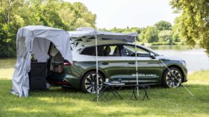 سيارة شكودا رودياك skoda roadiaq تظهر لأول مرة كسيارة تخييم لمرة واحدة تم إنتاجها بواسطة طلاب المدرسة المهنية