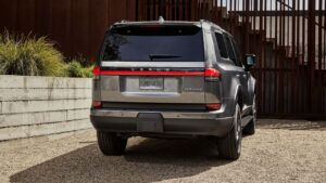 لكزس چي إكي Lexus GX ٢٠٢٤ سيارة الدفع الرباعي إلى جيلها الثالث