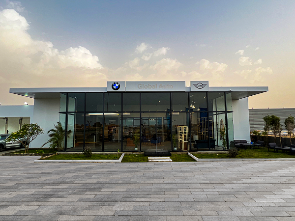 تستقبل مجموعة جلوبال أوتو للسيارات، الوكيل الرسمي لسيارات BMW وMINI في مصر، موسم الصيف بافتتاح مركز خدمة جديد للصيانة السريعة والدورية في الساحل الشمالي تيسيراً على عملاء العلامتين الألمانيتين الفاخرتين وتقديم مزيد من العناية الشاملة لسياراتهم طوال أشهر الصيف.