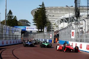 Sacha Fenestraz, Nissan Formula E Team, Nissan e-4ORCE 04 leads at the start