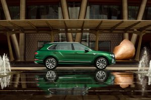 5 - Mulliner Opulence Edition Bentayga EWB Azure