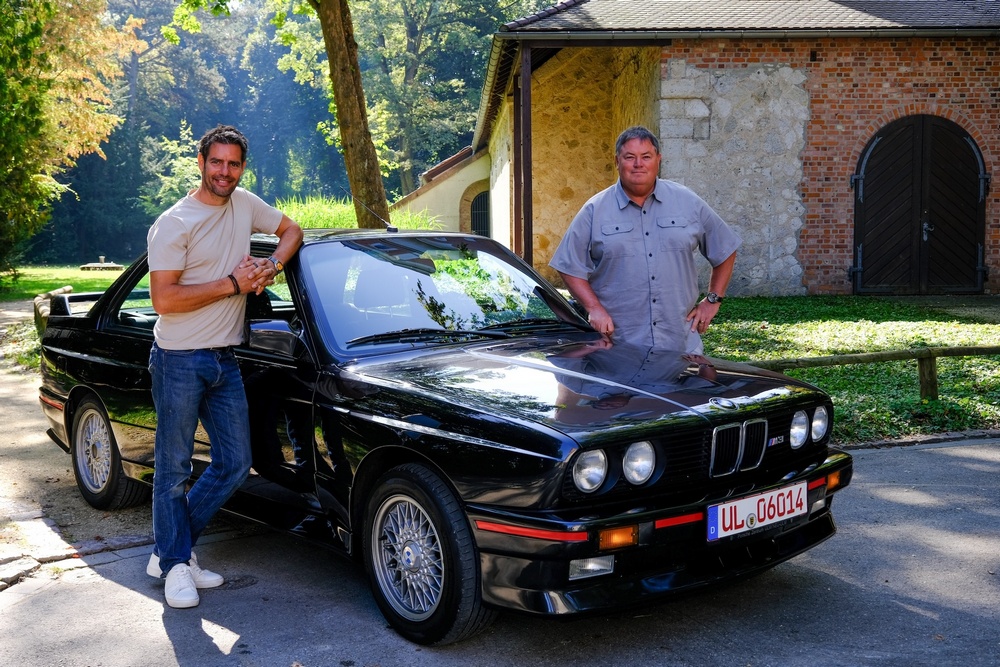 Ep03 -MIKE AND ELVIS POSING WITH CAR
